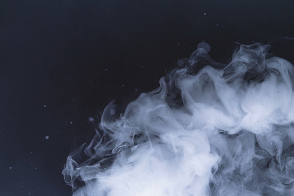 Запах гари навис над Астраханью: откуда его принесло?