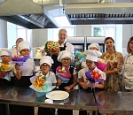Вкусные букеты: благотворительный проект «Учимся готовить» для особенных детей отметил первый день рождения 