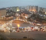 Упавшие деревья и дорожный коллапс: что принес ураганный ветер в Астрахань