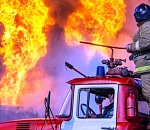 Воскресные пожары в Астрахани порядком повредили пункт автосервиса и катер