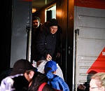 Мы бежали под бомбёжками. Всё это делала Украина: Прибывшие в Астрахань беженцы поблагодарили за помощь