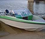 Под Астраханью моторная лодка врезалась в опору моста: один человек погиб