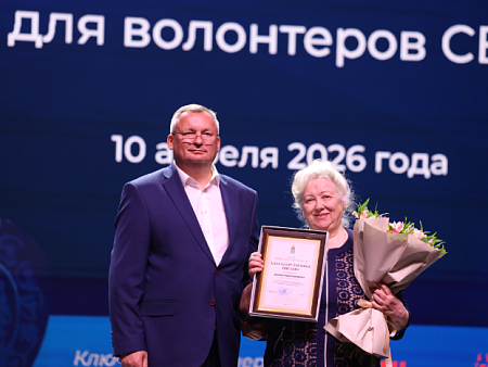Спикер астраханского парламента Игорь Мартынов наградил отличившихся волонтеров фонда «Добро 30»