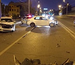 В Астрахани водитель такси протаранил патрульную машину ﻿