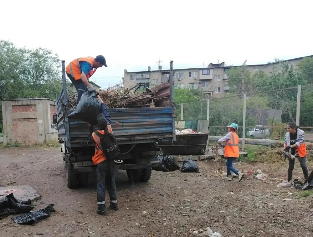 С начала года улицы Астрахани зачистили от 7000 тонн отходов