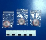 В Астрахани охранник детсада продавал значки со свастикой