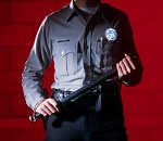   Сотрудник полиции, получивший признательные показания при помощи дубинки, отправился на три года в тюрьму