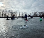 Что ловят астраханские рыбаки на зимней рыбалке?