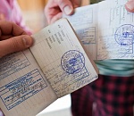 Иностранка "нарисовала" печати в паспорте о якобы посещенных городах