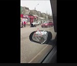 В сеть попало видео драки в Астрахани с участием водителя маршрутки и пассажира