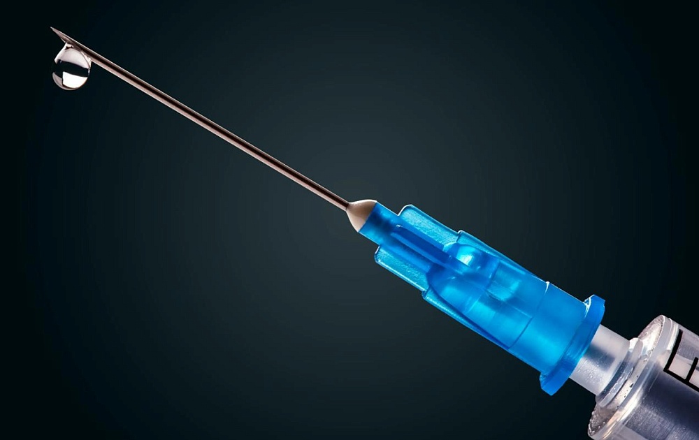 Экс-сотрудницу минздрава, которая просрочила закупку лекарств для онкобольных, осудили по двум статьям УК РФ