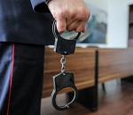 Сотрудник УФСИН в Астрахани обеспечивал убийцу телефонами и зарядками 