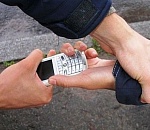 У торгового центра в Астрахани напали на молодого парня