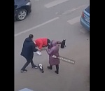 В Астрахани сбили даму с собачкой: видео