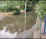 Астраханский микрорайон стремительно утопает в канализационных водах