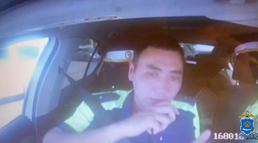 Сотрудники ДПС помогли астраханке благополучно родить