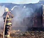  В одном районе Астрахани несколько часов тушили два крупных пожара