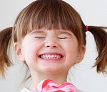 В Астрахани открыли еще одну детскую площадку и ее не сломали