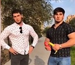 Блогер предложил астраханцам поменять сигареты на банан или йогурт: видео