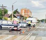 В Астрахани Ниссан и мотоцикл не смогли разъехаться