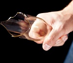 В Астраханской области сельский пенсионер предстанет перед судом за то, что смертельно порезал знакомого «розочкой»