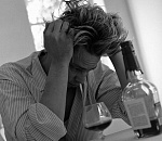 Пьяный астраханец забыл мать-инвалида в ванной: женщина утонула