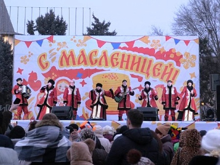 Праздник Масленицы в центре Астрахани посетили 2500 человек