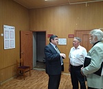 Экс-глава Татаробашмаковки испугался избранного эсера, уволил всю администрацию и спрятал документы