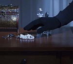 В Астрахани полицейский подменил на фальшивки украшения на семь миллионов