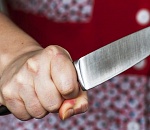 Астраханка пырнула ножом сожителя во время застолья