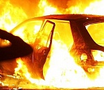 Ночью в Астрахани подожгли автомобиль