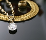 Астраханец в Краснодаре обманом выманил у подростка украшения его матери