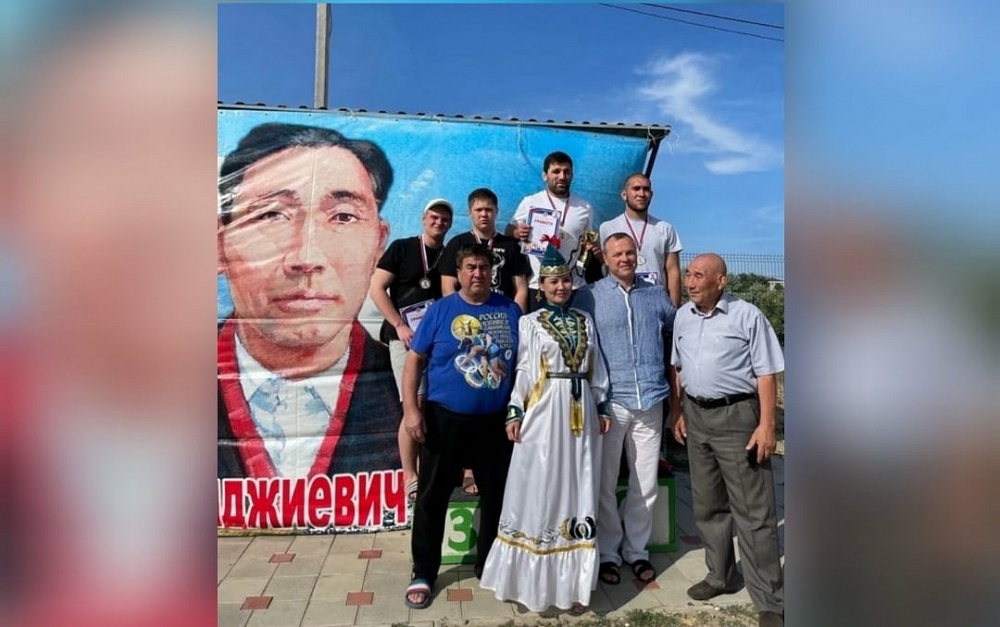 Астраханец стал первым в борьбе на поясах на Всероссийском турнире 