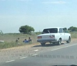 Соцсети: беременная автоледи вылетела в кювет