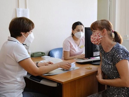 Астраханское здравоохранение: обеспеченность населения врачами остается выше, чем в среднем по России