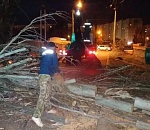 Астраханские власти оперативно включились в ликвидацию последствий урагана