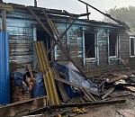 Двое, включая ребенка, погибли на пожаре в частном доме в Астрахани