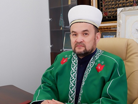 Муфтий Астраханской области награжден знаком отличия «Честь и слава»