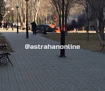 Сегодня в Астрахани на дороге дотла сгорел "Ниссан" (ВИДЕО)