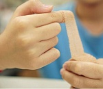 Автонарушитель сломал палец астраханскому полицейскому