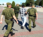 В  астраханском аэропорту задержали иностранца, пытавшегося пройти по паспорту брата-близнеца