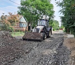 Коммунальщики приводят в порядок грунтовые дороги в Советском поселке