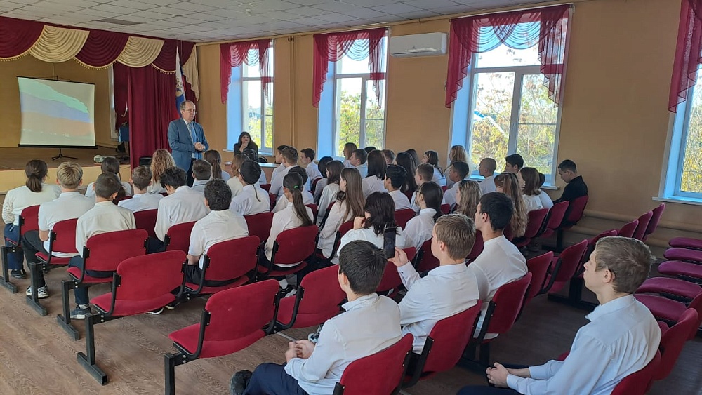 Игорь Седов провел для астраханских школьников урок о важном