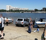 Задержан астраханец, который мыл машину на городском пляже