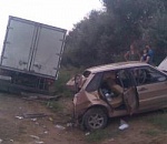 Под Астраханью столкнулись грузовик и легковушка