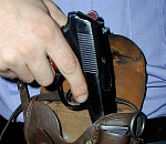 Под Астраханью пьяная молодежь пыталась отнять у полицейского оружие