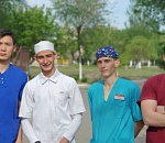 Студенты астраханского медколледжа добровольно пошли работать санитарами в госпиталь COVID-19