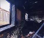 Под Астраханью полицейские без раздумий бросились в горящий дом и спасли двух людей