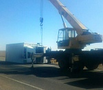 На астраханской трассе опрокинулся грузовик