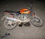 На астраханской трассе мопед протаранил леерное ограждение